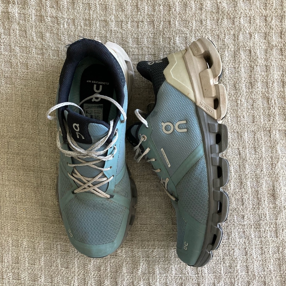 Women’s On Running Cloudflyer 2 Waterproof Size 9 Glacier/Seafoam - Picture 5 of 7